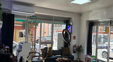 Interior moderno y acogedor de Barber Shop Amin, en Madrid, Comunidad De Madrid, ES.