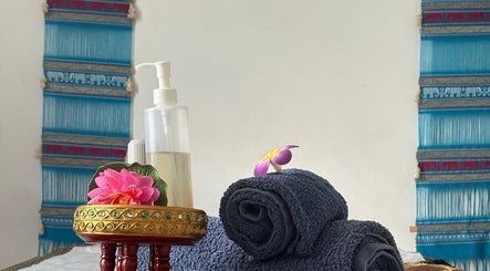 Suthisa Thai massage & spa  by toi