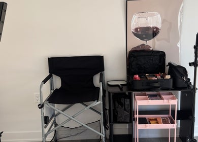 Makeup setup at Kwayy Beauty in Gatineau, Québec, CA, featuring chair, cosmetic case, and lighting gear.