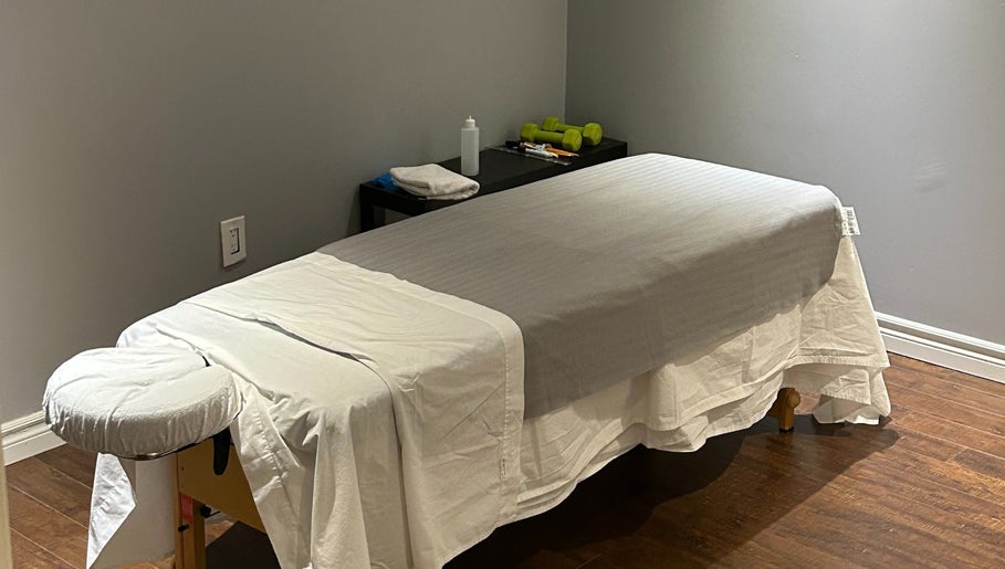 Relax & Renew Massage Therapy image 1