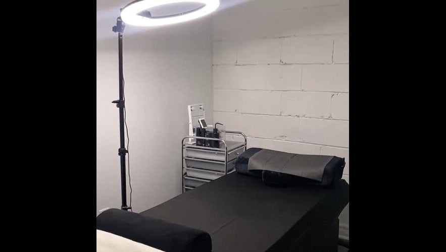 Tranquil treatment room at EyeluxxBeauty, Nassau, New Providence, BS with spa bed and modern lighting.