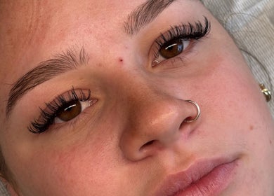 Close-up of lush eyelashes at Refined Beauty Co, Melbourne, Victoria, AU. Expert artistry enhances natural beauty.