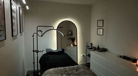 Relaxing treatment room at Vaeloura | Lash Extension Studio, Point Fortin Borough Corporation, TT, warmly lit.