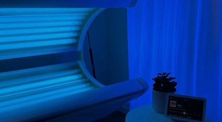 Varsity Tanning, bilde 2