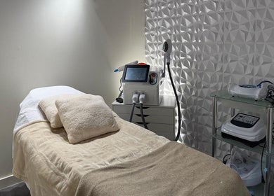 Relaxing treatment room at Nua Med Spa, Hialeah, Florida, US with a cozy massage bed and modern equipment.