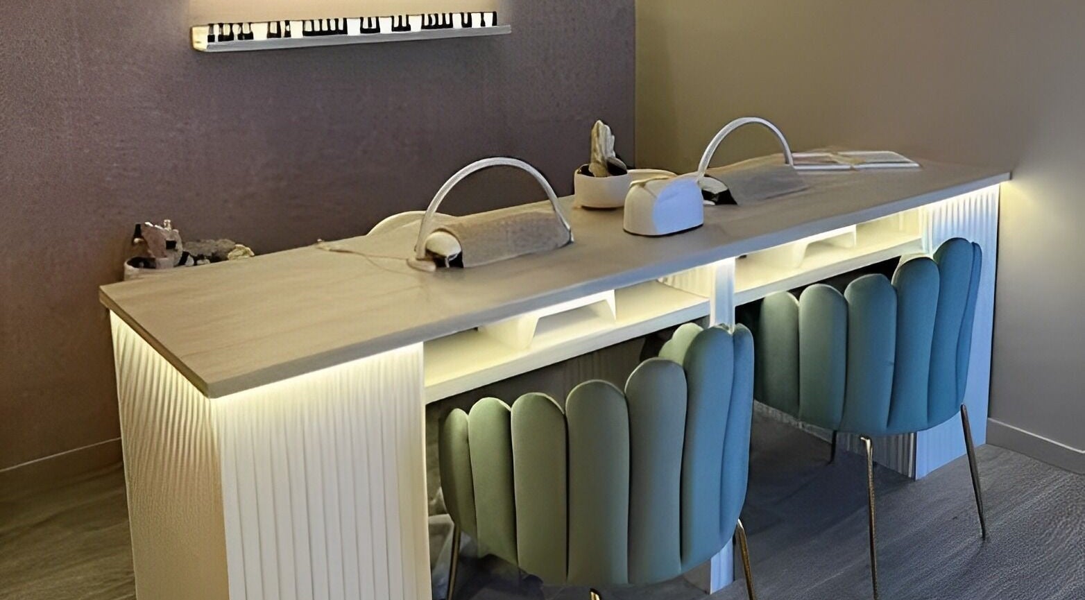 Estação de manicure moderna no Bodyglow, Leça Da Palmeira, Porto, PT.