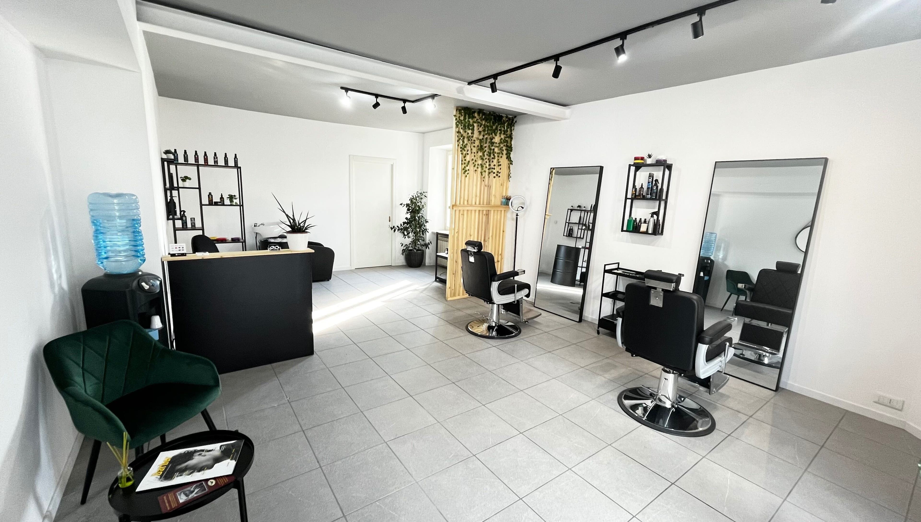 Interni eleganti di Due.Zero Studio a Sovere, Lombardia, IT, con arredi moderni e spaziosi per il benessere.