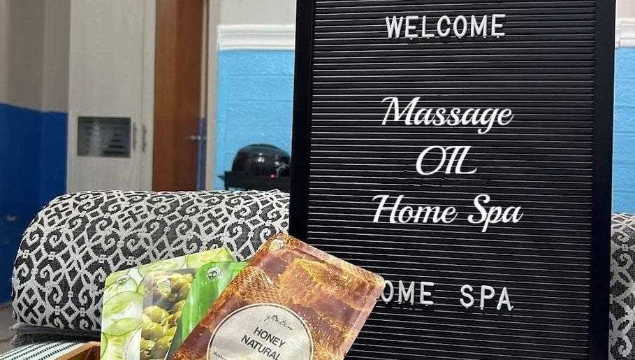 Selamat datang di Massage Oil Home Spa, Kalimantan Tengah, ID dengan kesan elegan dan paket perawatan.