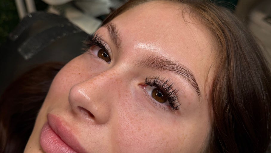 Close-up of volumized lashes at @kas.didmylash, Roy, Utah, US, showcasing expert eyelash extensions.