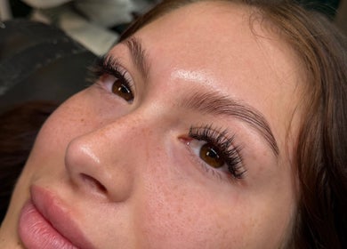 Close-up of volumized lashes at @kas.didmylash, Roy, Utah, US, showcasing expert eyelash extensions.