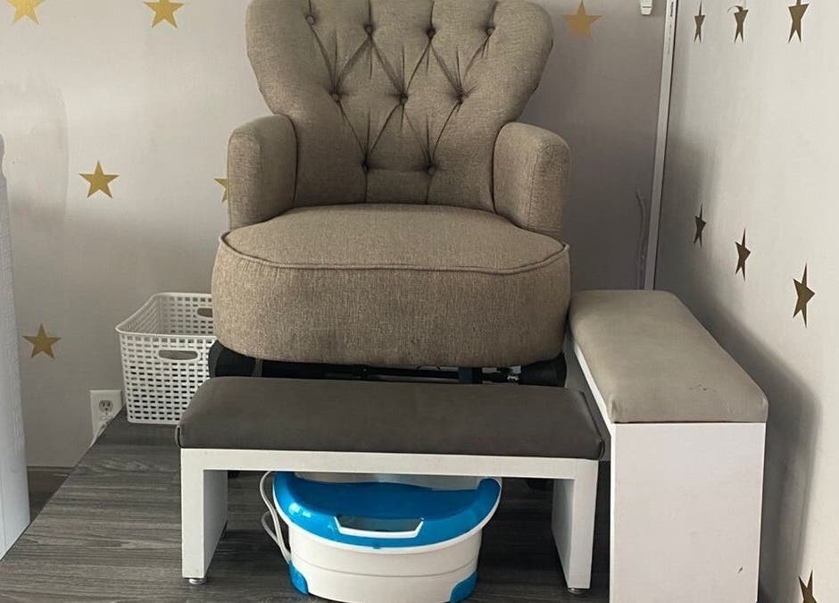 Silla acolchada para pedicure en Cibella Nails, Naucalpan De Juárez, Estado De México, MX.