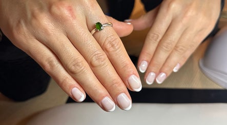 Mano Mona Nails