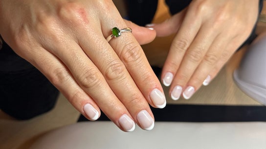 Mano Mona Nails