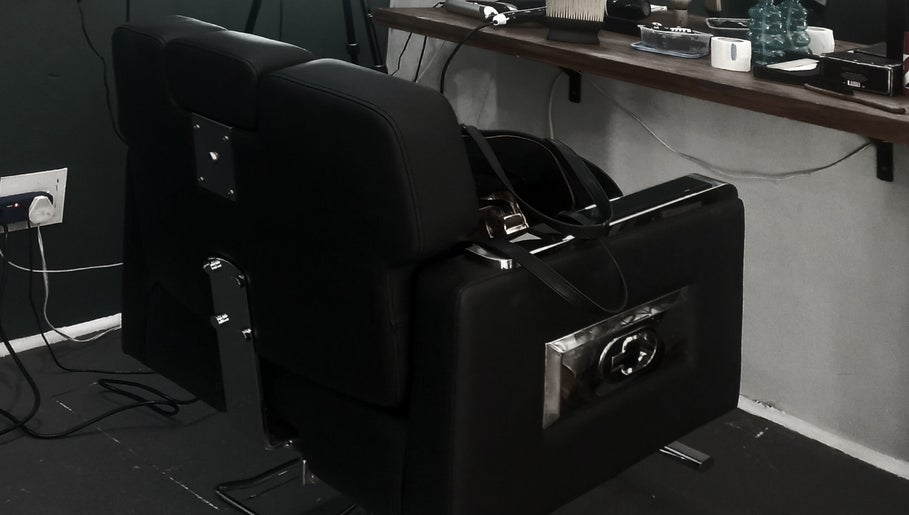 Modern barber chair at Barber On Wheels, Gqeberha, Eastern Cape, ZA. Experience comfort and style.