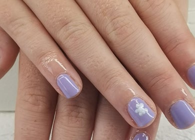 Lilac nail art at EverLuxe Nails studio in Bilston, Scotland, GB showcasing delicate flower design.