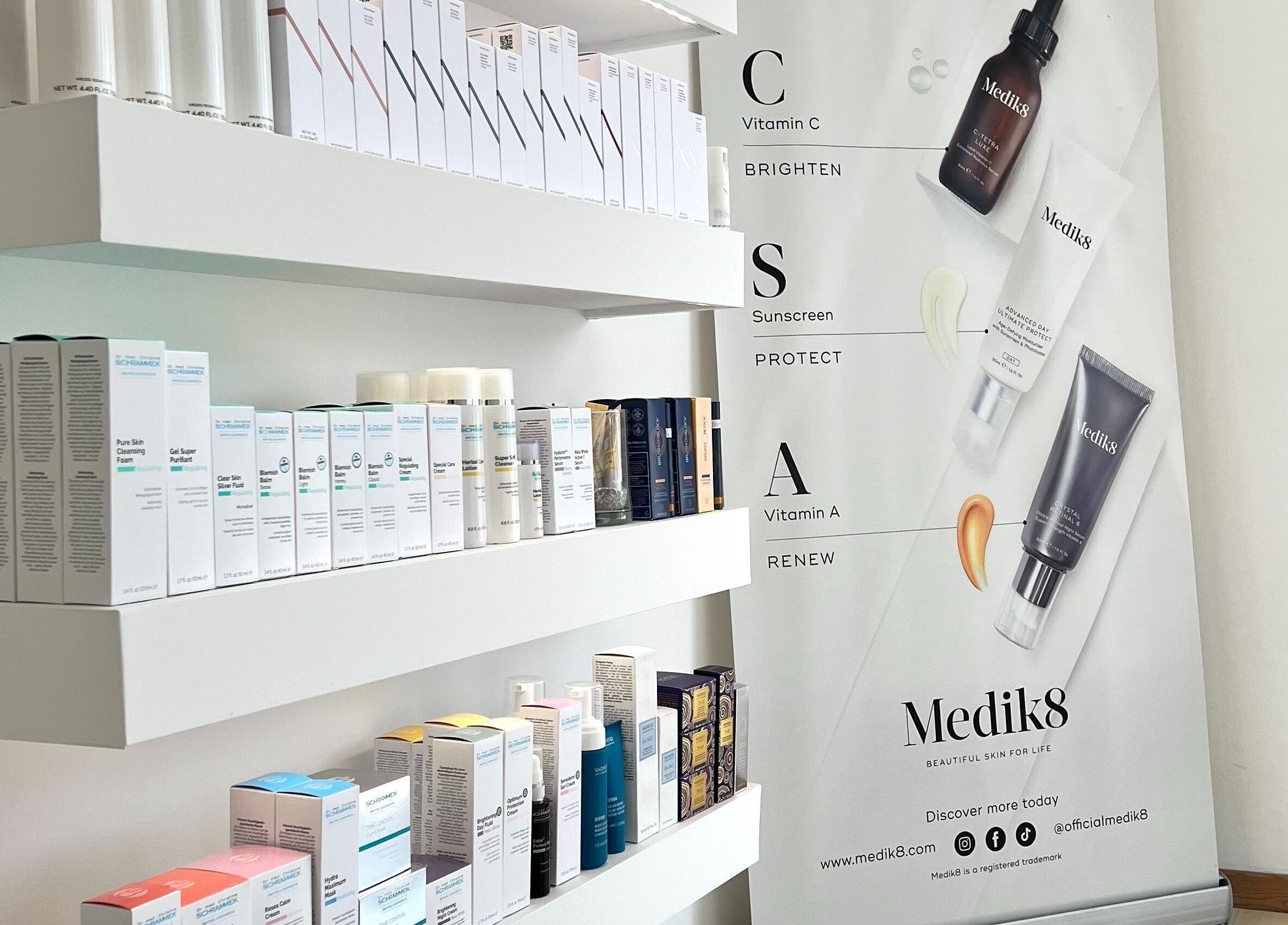 Aestheticare in Τριοβάσαλος, GR showcases skincare products displayed elegantly on white shelves.