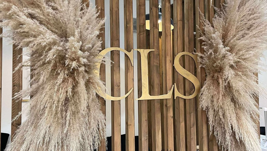 Elegant wooden decor with pampas grass at Extendedbyg, Doncaster, England, GB.