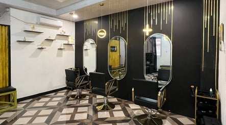 DC Beauty Lounge's chic styling chairs in Mangatarem, Ilocos Region, PH, with modern design and decor.