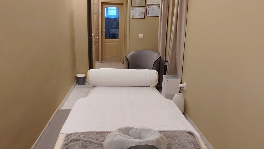 Relaxing massage room at Biomechanic Jana, Београд, RS, offering a serene wellness experience.