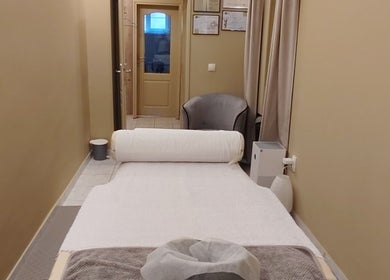 Relaxing massage room at Biomechanic Jana, Београд, RS, offering a serene wellness experience.
