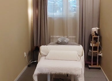 Cozy treatment room at Biomechanic Jana, Београд, RS. Features a massage bed and soothing decor.