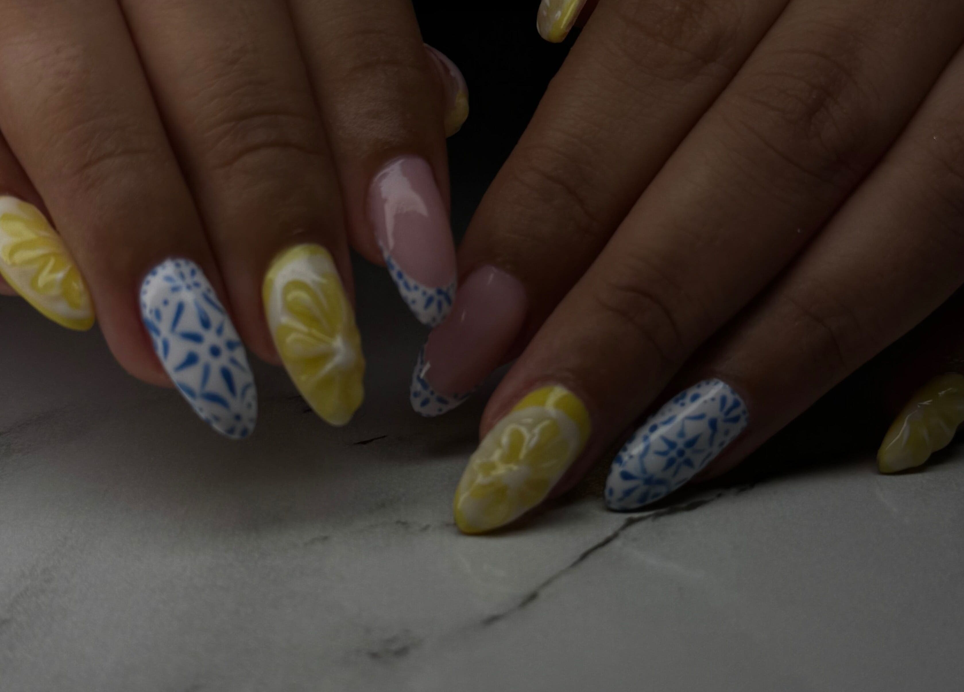 تصميم أظافر مميز وزهري في Youmi Nails، الرياض، منطقة الرياض، SA.