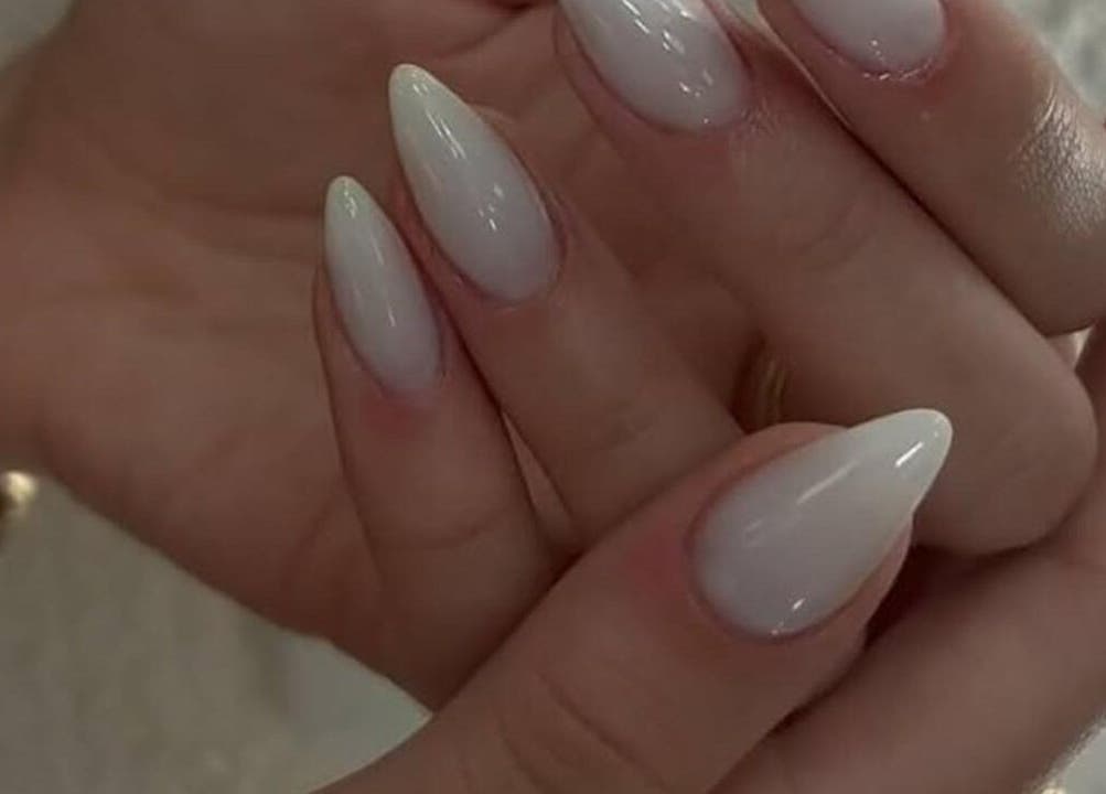 تصميم أظافر ناعمة في Youmi Nails، الرياض، منطقة الرياض، SA لتجربة جمال مميزة.