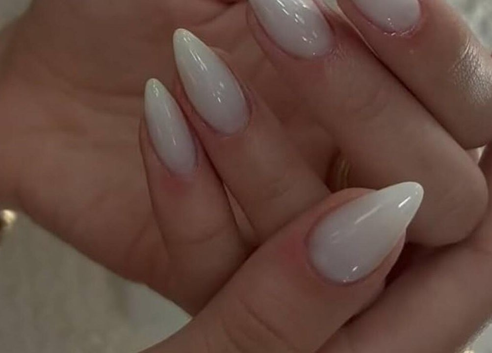 تصميم أظافر ناعمة في Youmi Nails، الرياض، منطقة الرياض، SA لتجربة جمال مميزة.