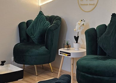 Luxurious seating with green velvet chairs at Nominnie Beauty, Bloemfontein, Free State, ZA.