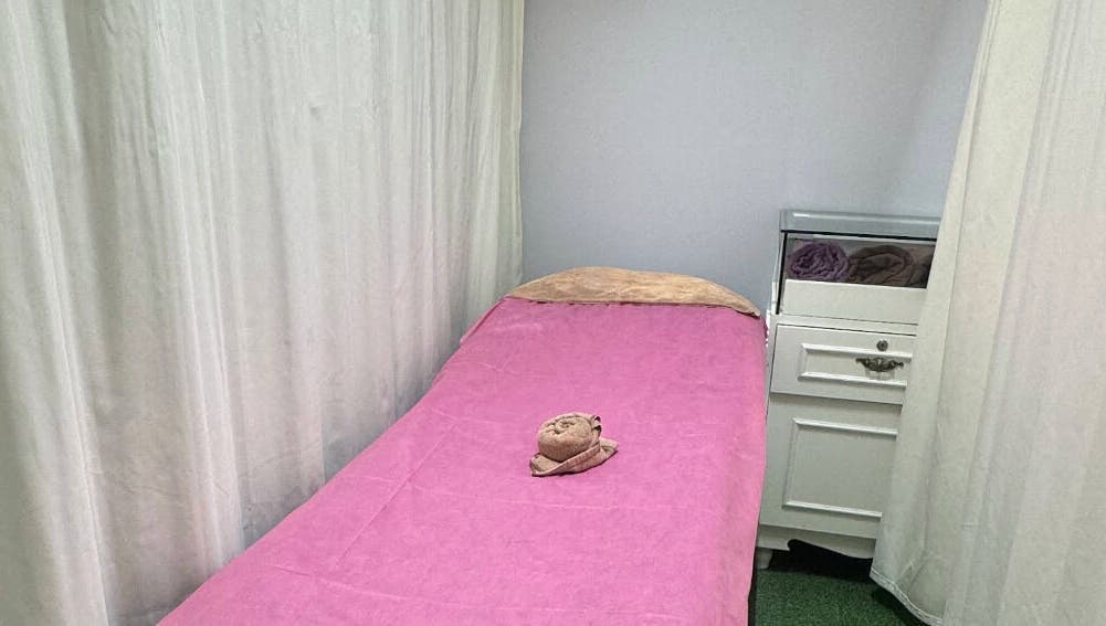 Cozy treatment room at Riviea Beauty Salon, Wan Chai, Hong Kong Island, HK, with pink linen and towel.