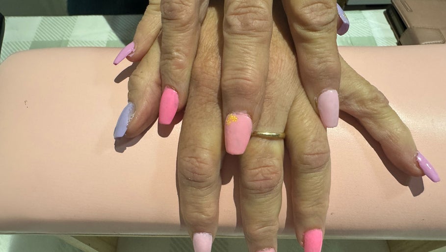 Nails By Bella图像1