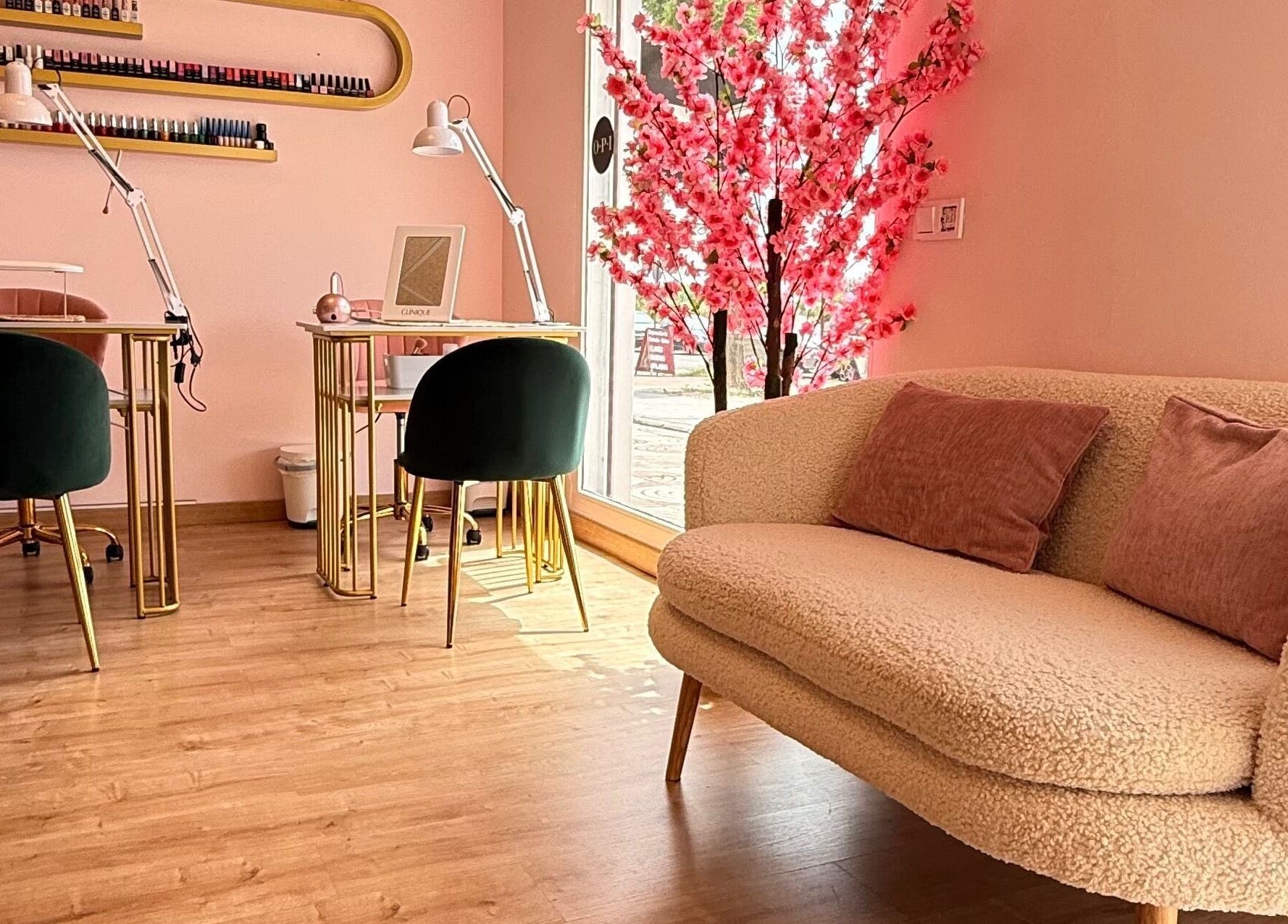 Interior de Nails Beauty Company - 📍Pozuelo, con decoración elegante en Pozuelo De Alarcón, Comunidad De Madrid, ES.