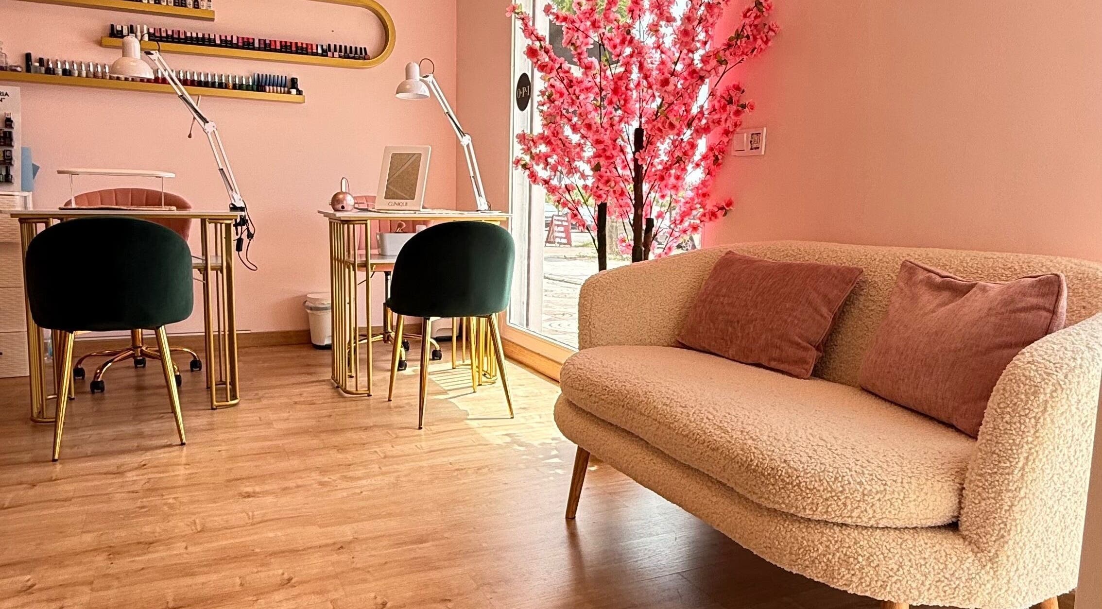 Interior de Nails Beauty Company - 📍Pozuelo, con decoración elegante en Pozuelo De Alarcón, Comunidad De Madrid, ES.