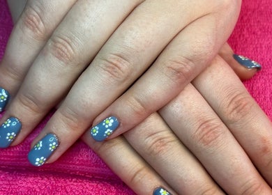 Blue nails with white daisy design at Polished by Molly in Hedge End, England, GB.