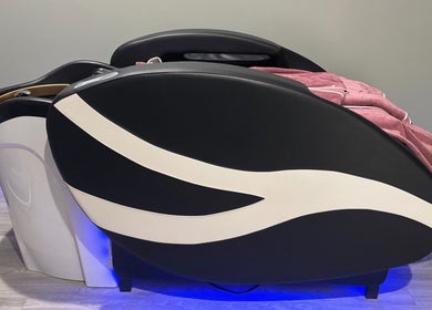 State-of-the-art relaxation pod at Blissful Bay Inc. in Schaumburg, Illinois, US, offers ultimate comfort.