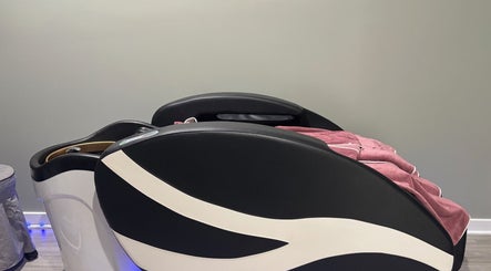 Advanced relaxation capsule at Blissful Bay Inc. in Schaumburg, Illinois, US for a luxurious experience.