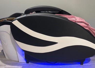Luxurious spa pod at Blissful Bay Inc. in Schaumburg, Illinois, US for ultimate relaxation.