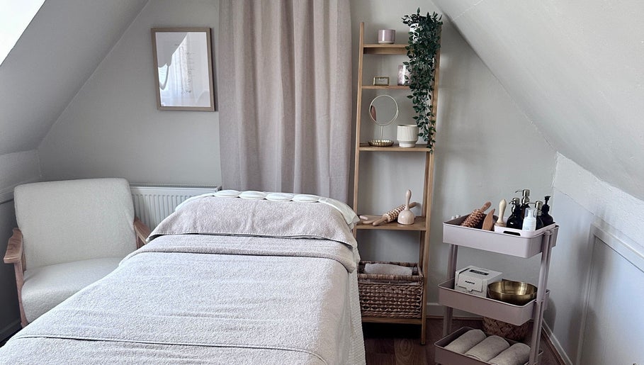Cozy treatment room at Lola & Bloom in Stanstead Abbotts, England, GB with neutral tones and elegant decor.
