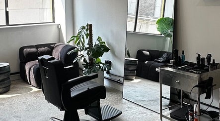 Modern salon interior at Cammarata Studio, London, England, GB, featuring sleek furnishings and decor.