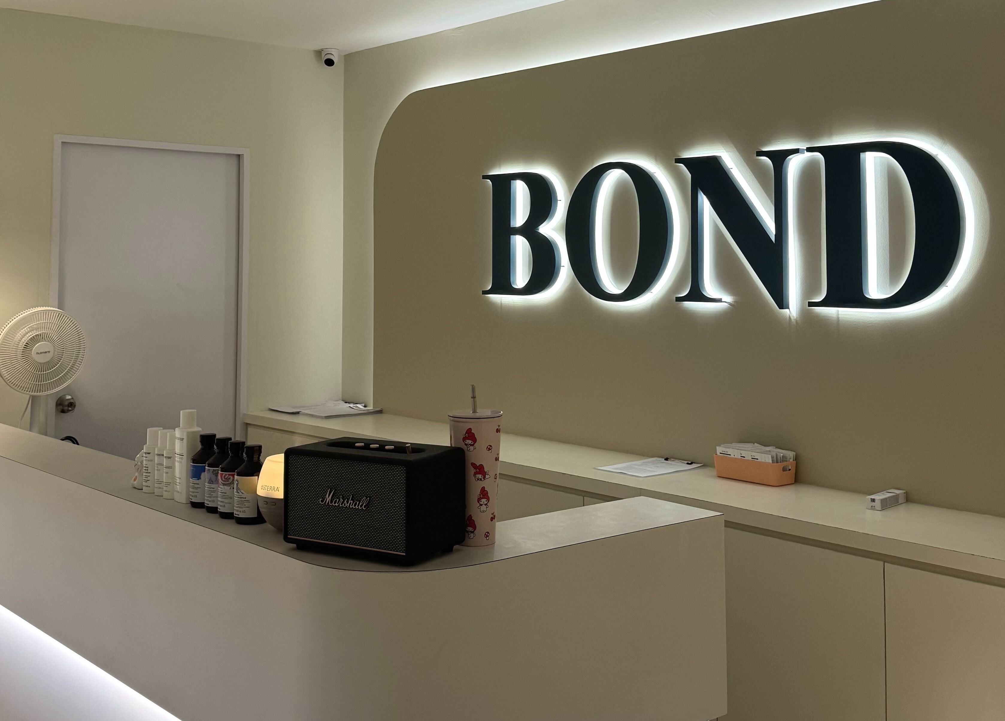 Elegant reception at Bond Aesthetic in Petaling Jaya, Selangor, MY with stylish lighting and minimal decor.