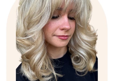 Blonde hairstyle with waves by Tash Does My Hair in Forster, New South Wales, AU.