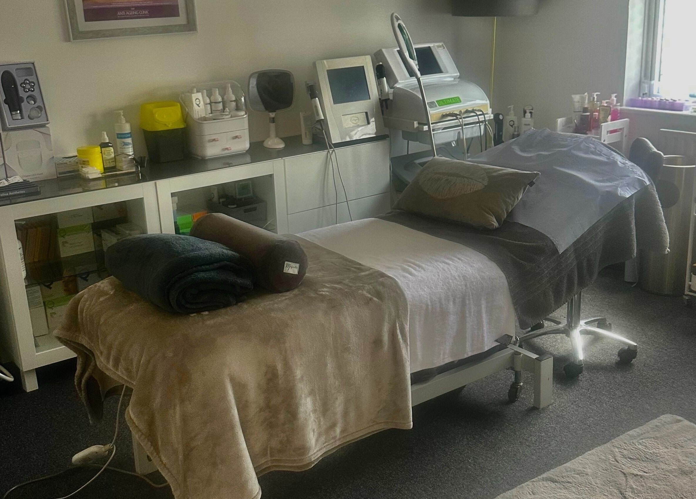 Relaxing treatment room at No. 4 Aesthetics & Beauty, St Albans, England, GB featuring a comfortable treatment bed.