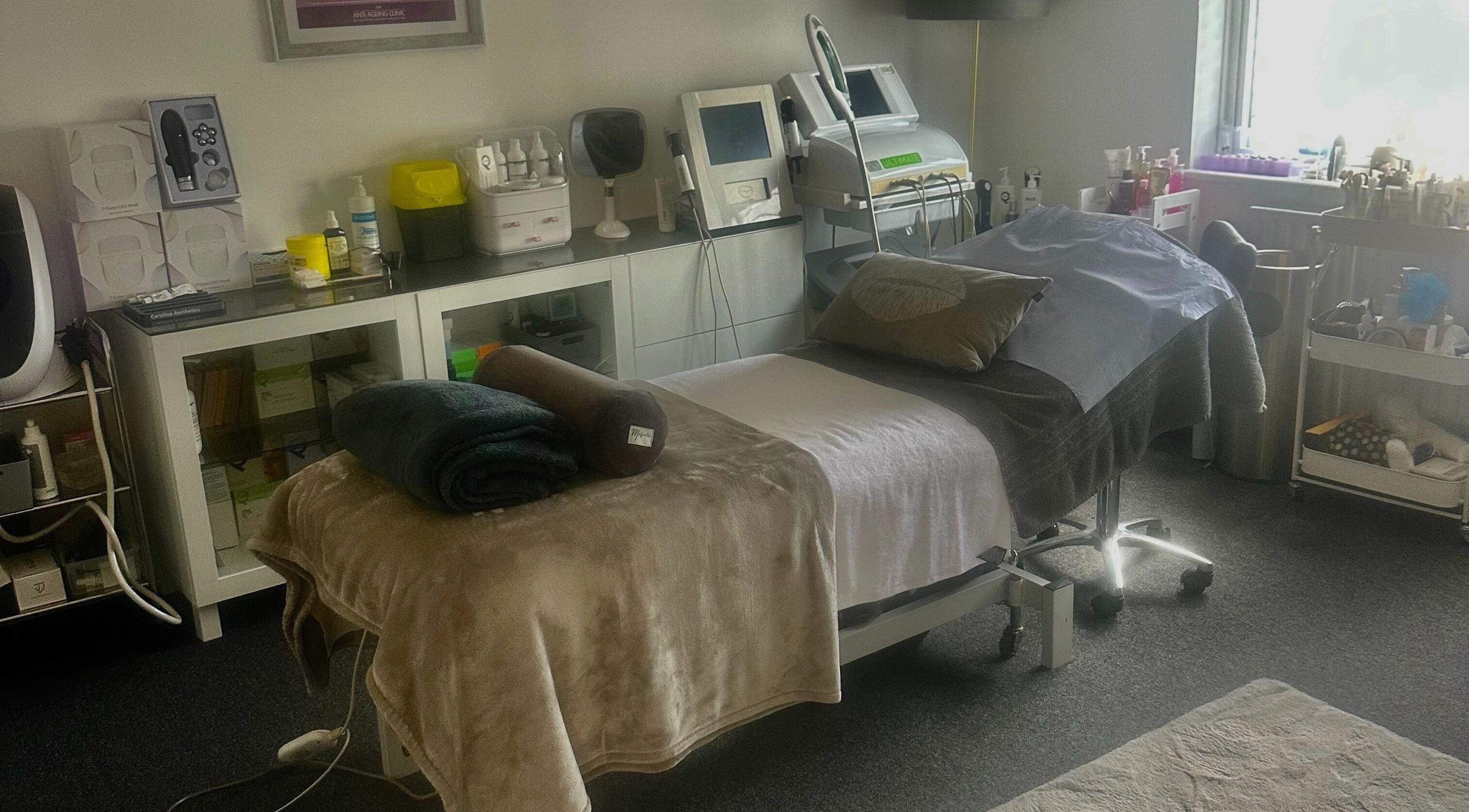 Relaxing treatment room at No. 4 Aesthetics & Beauty, St Albans, England, GB featuring a comfortable treatment bed.