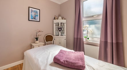 Peaceful therapy room at Studio Figura Ealing, London, England, GB, featuring soft decor and natural light.