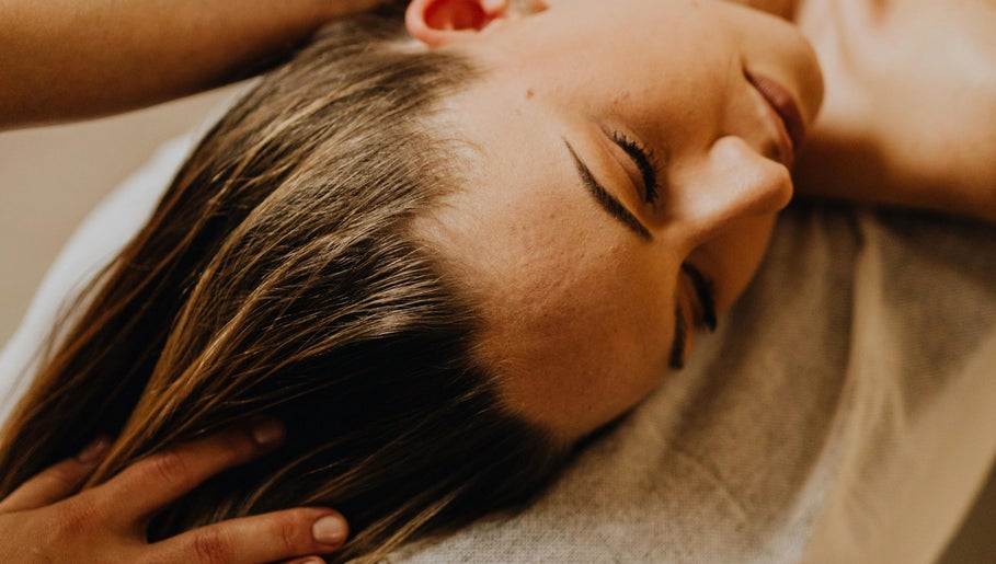 Relaxing head massage at Ecosy Head Spa, Castle Hill, New South Wales, AU promoting relaxation and wellness.