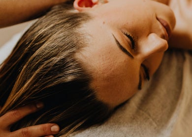Relaxing head massage at Ecosy Head Spa, Castle Hill, New South Wales, AU promoting relaxation and wellness.