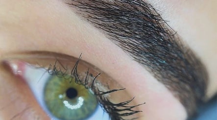 La Lady Brow Artist • Centro Estetico Ony