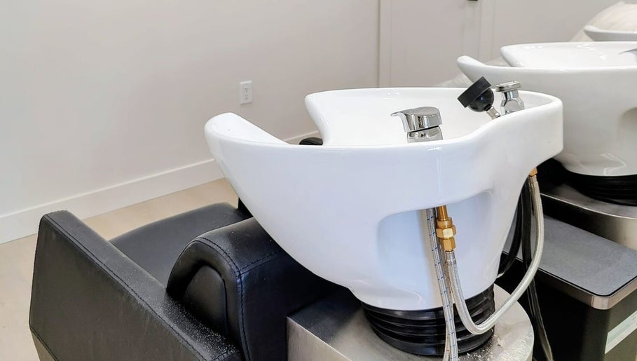 Hairworks Salon Windsor image 1