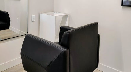 Hairworks Salon Windsor image 2