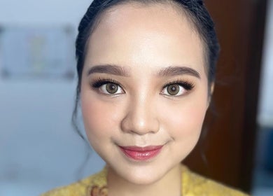 Hasil riasan elegan dari AgnesnazMakeup di Jawa Barat, Jawa Barat, ID, menonjolkan mata dan bibir.